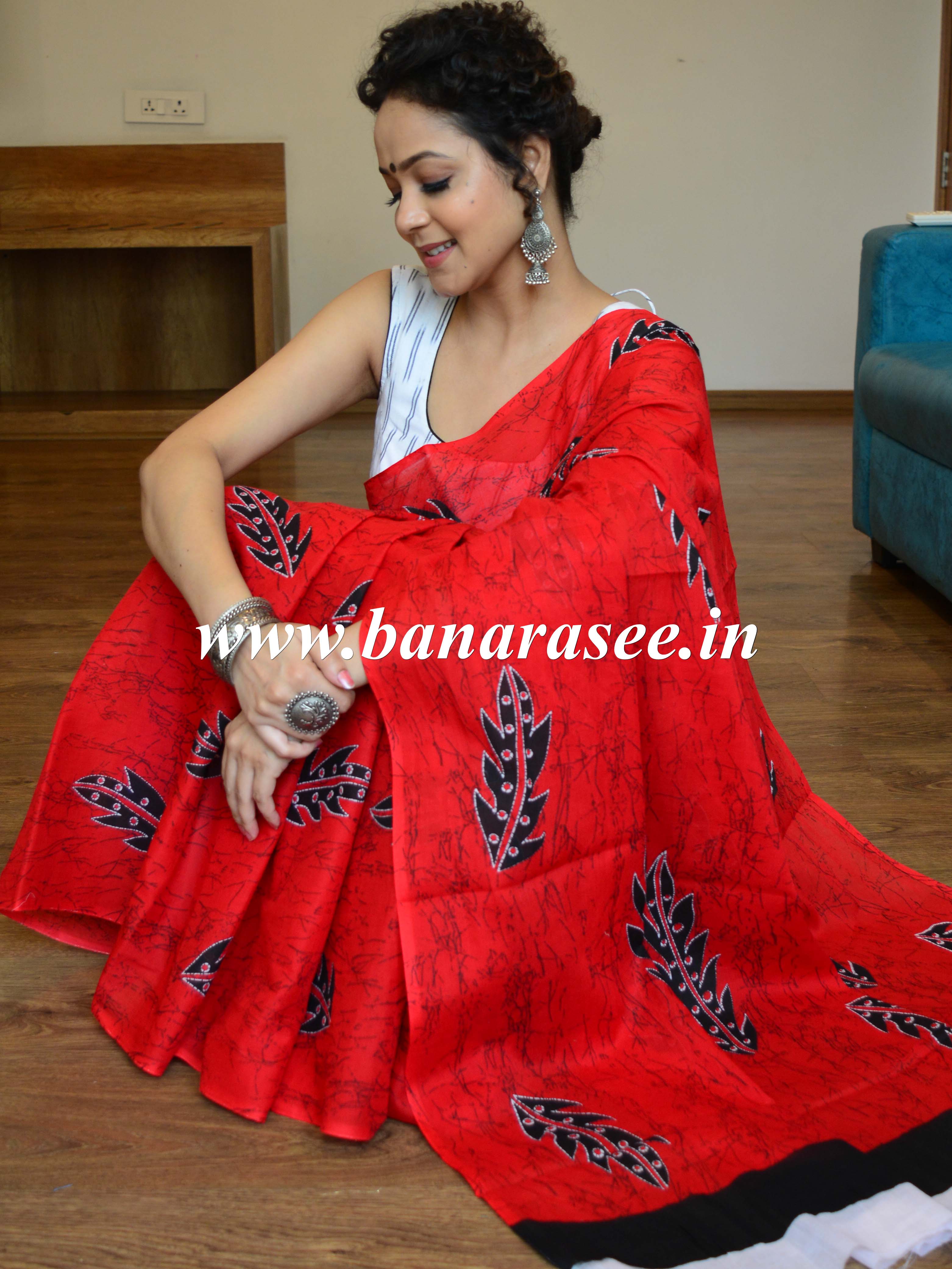 Handloom Mul Cotton Ajrakh Print Saree-Red