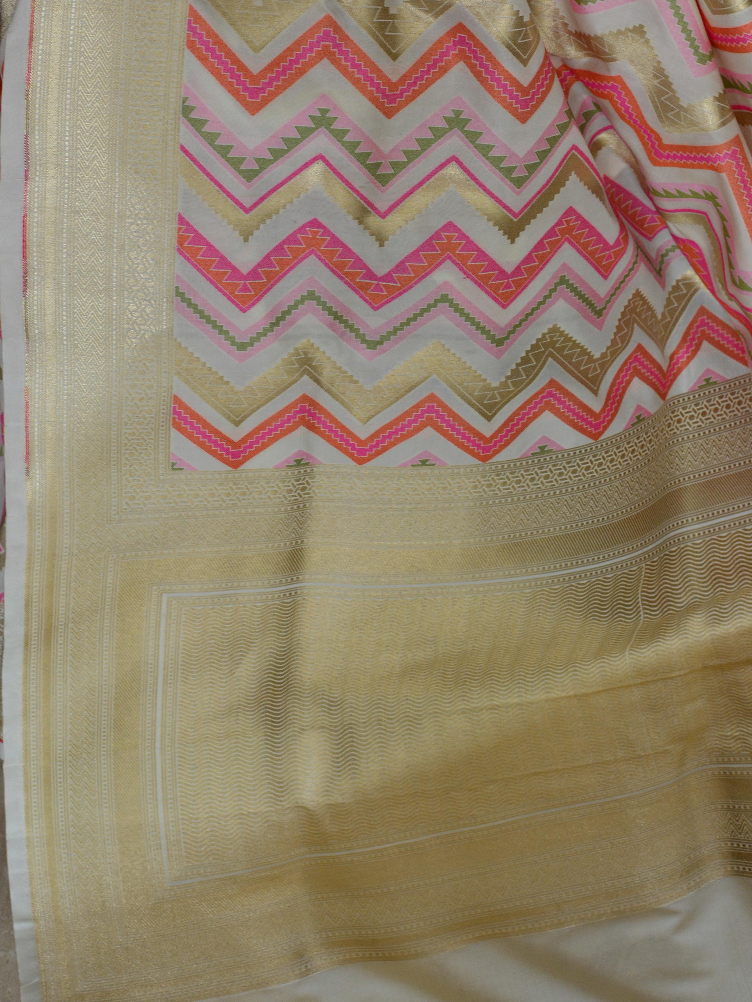 Banarasee Pure Silk Saree With Zig-Zag Design-White