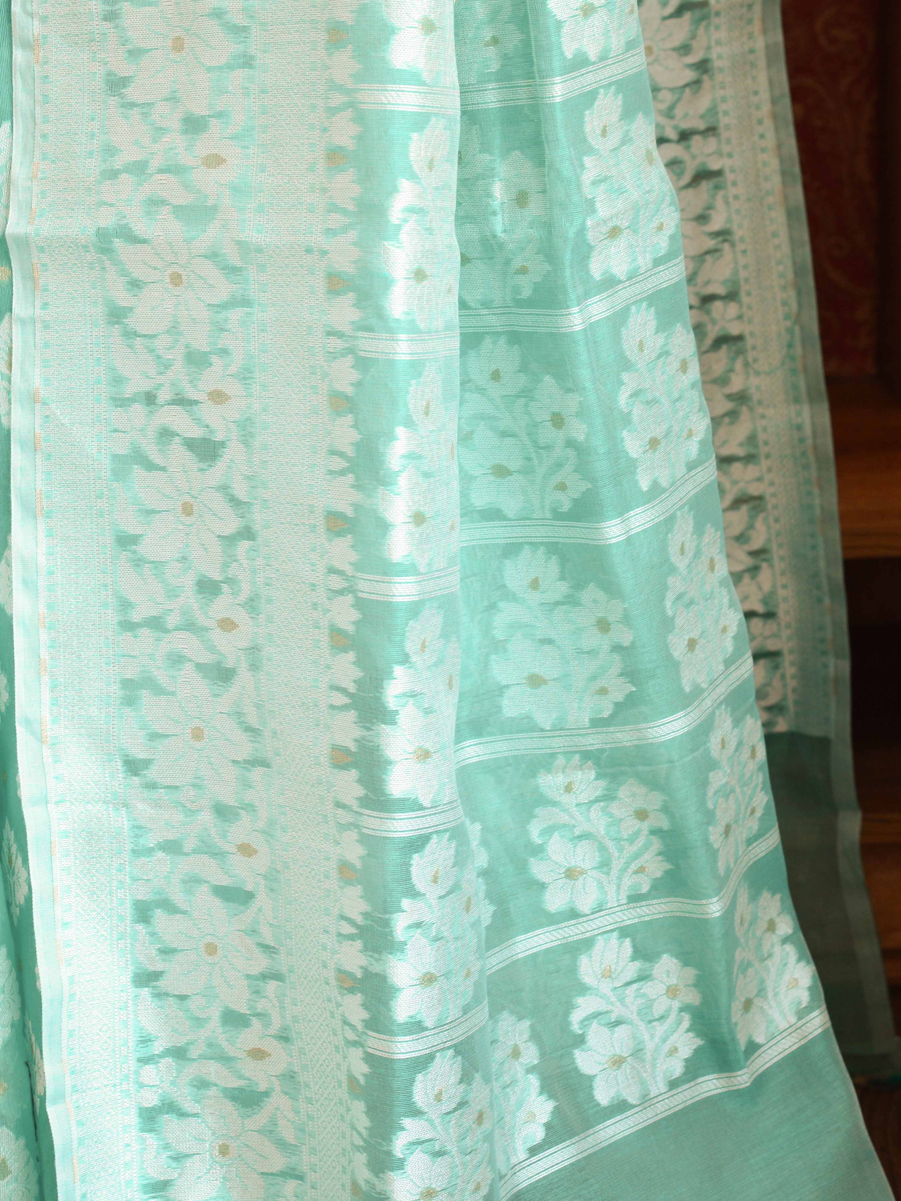 Banarasee Cotton Silk Jamdani Saree With Resham & Zari Design-Green