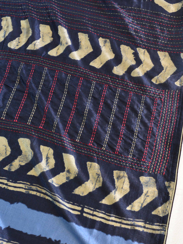 Banarasee Silk Blend Saree With Batik Print & Contrast Blouse-Blue & White