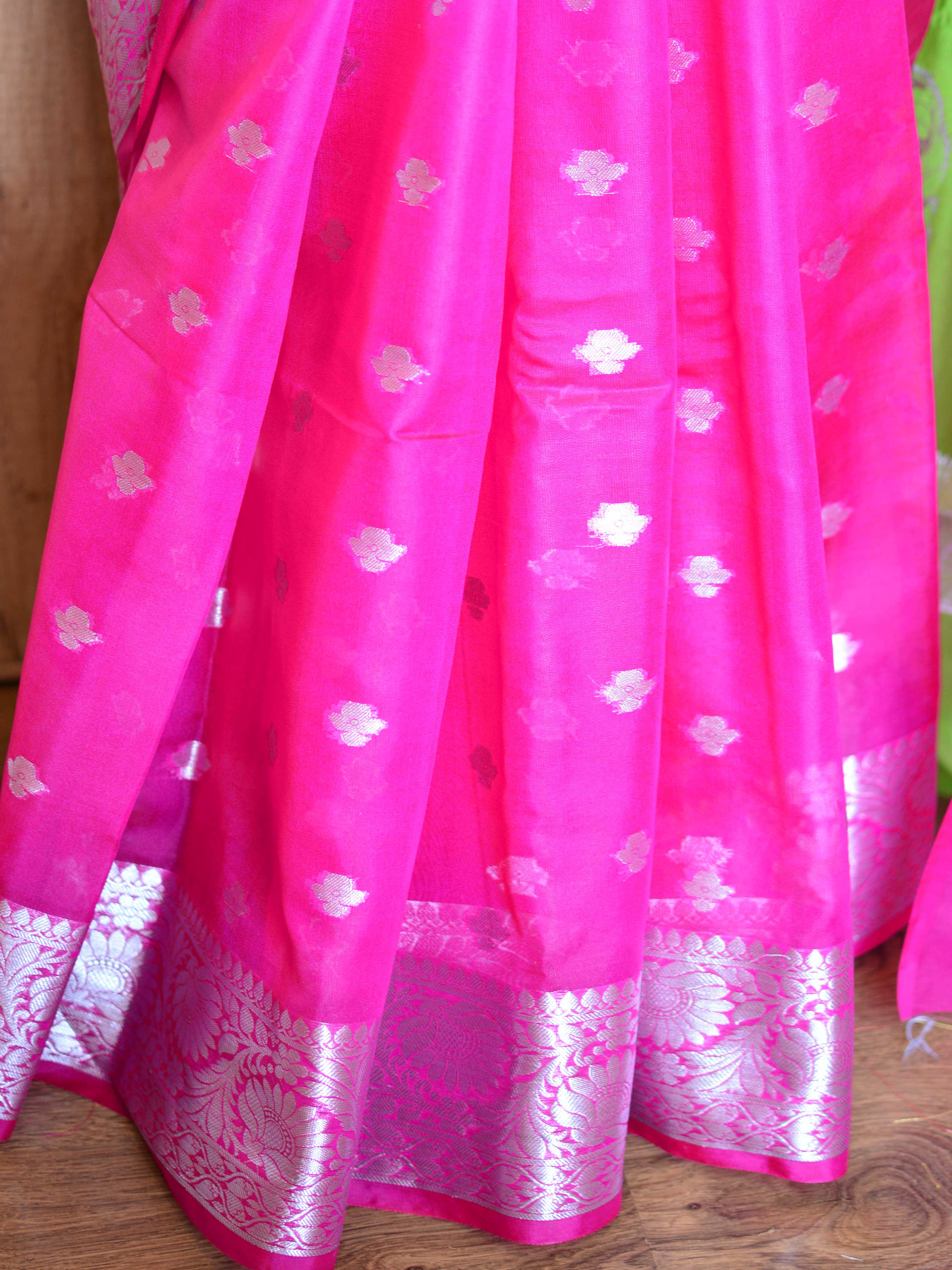 Banarasee Organza Saree With Silver Zari Design & Dual Color-Pink & Green