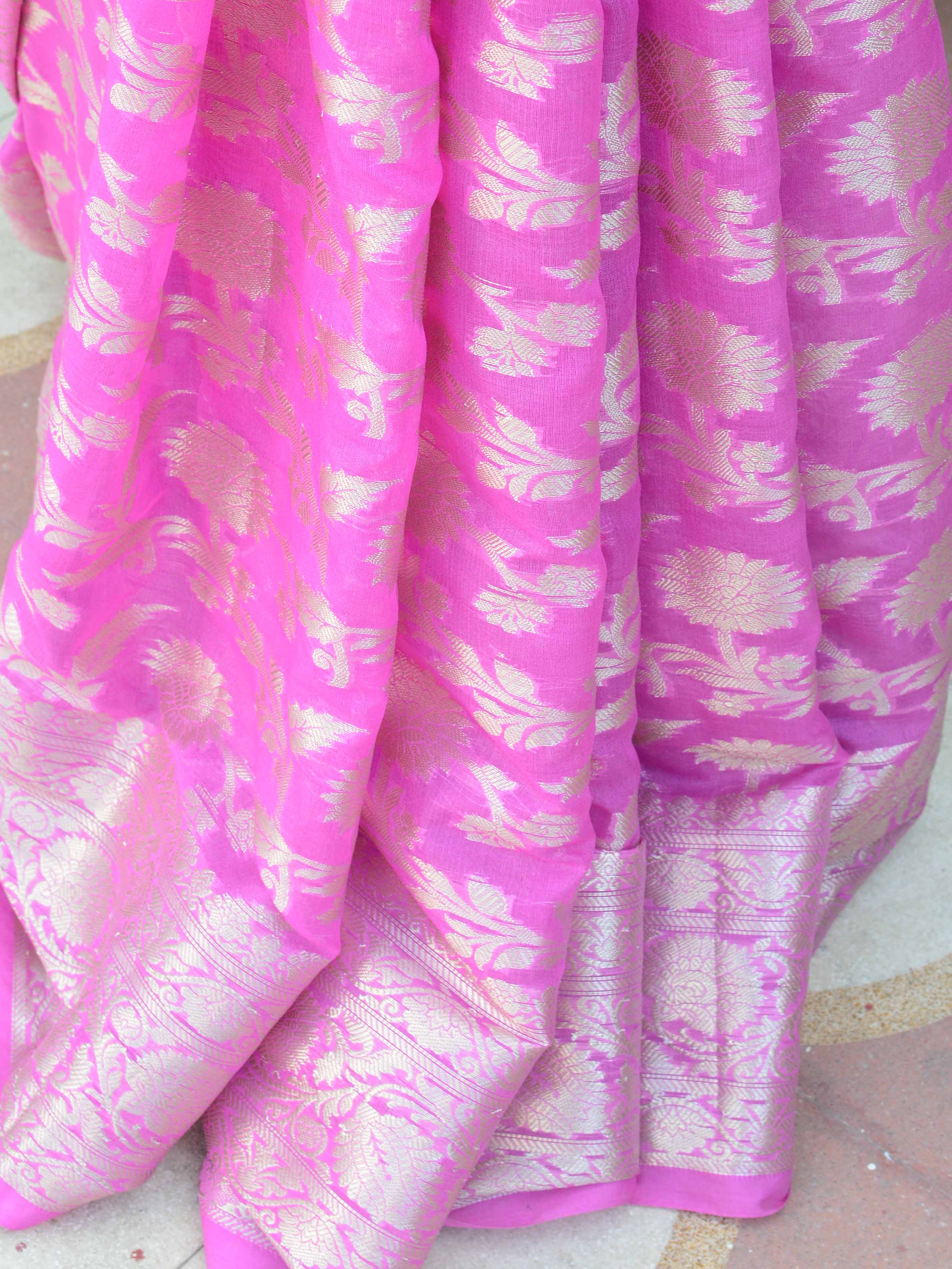 Banarasee Handwoven Semi-Chiffon Saree With Silver Zari & Dual Color-Green & Pink