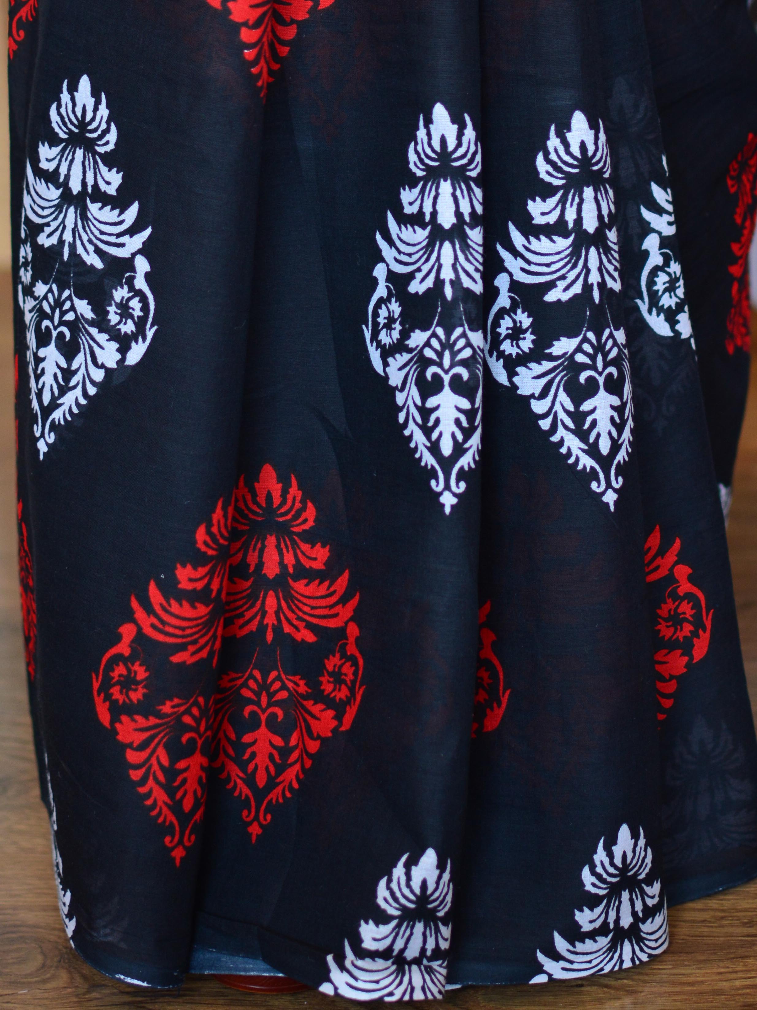 Handloom Mul Cotton Block Print Saree-Black