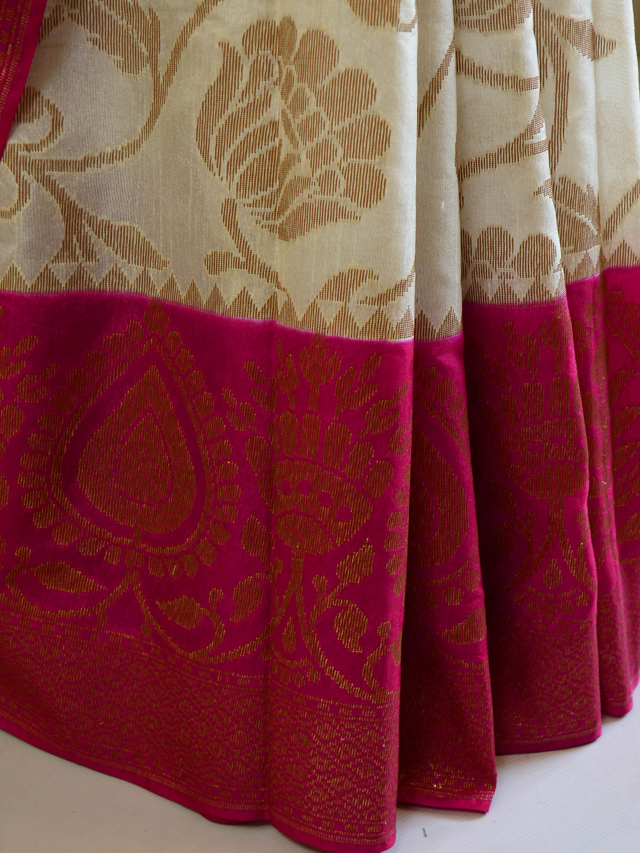 Banarasee Handwoven Semi Silk Saree With Contrast Border-White & Pink