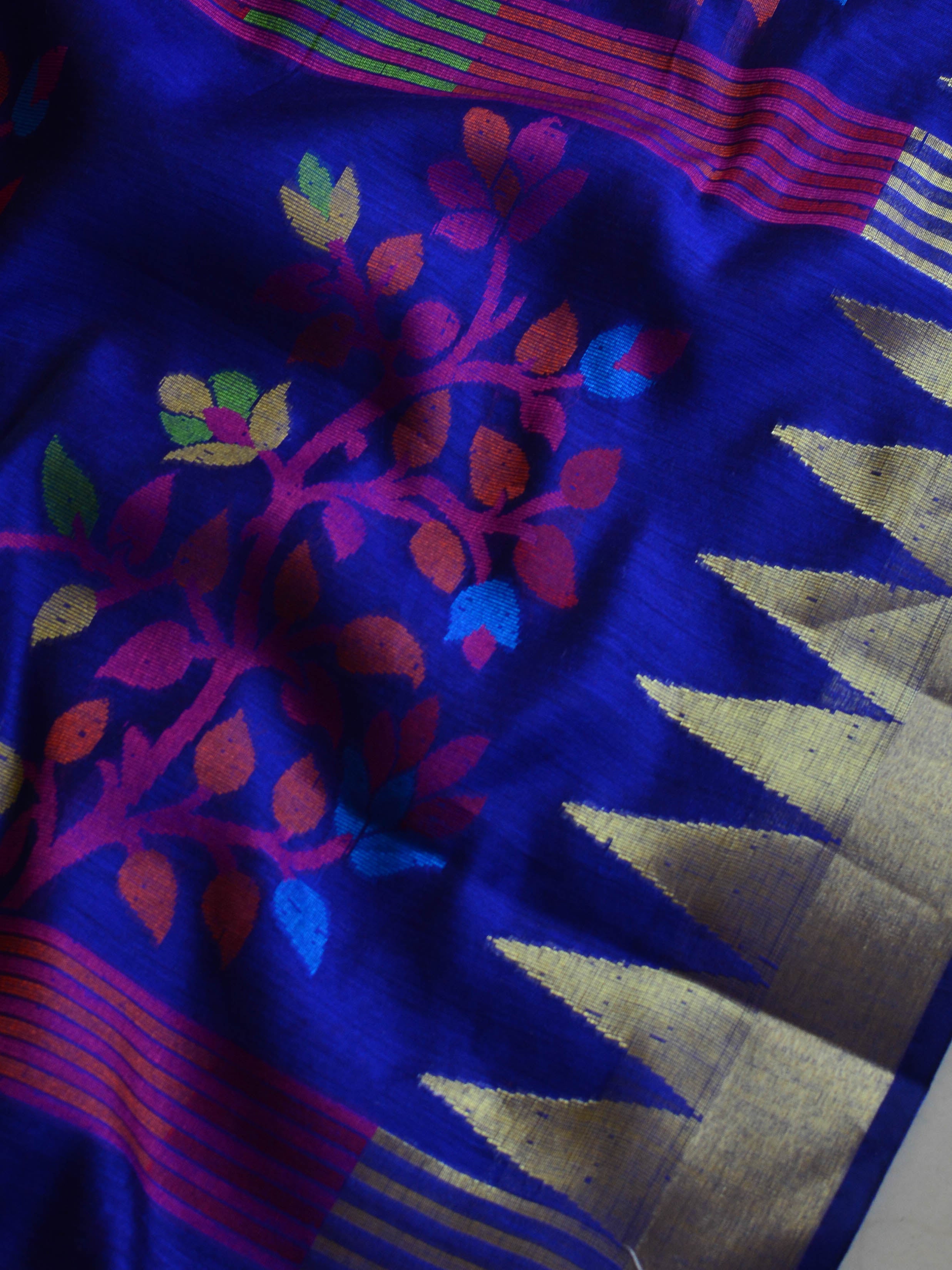 Banarasee Handwoven Silk Cotton Jamdani Saree With Resham & Zari Design-Blue