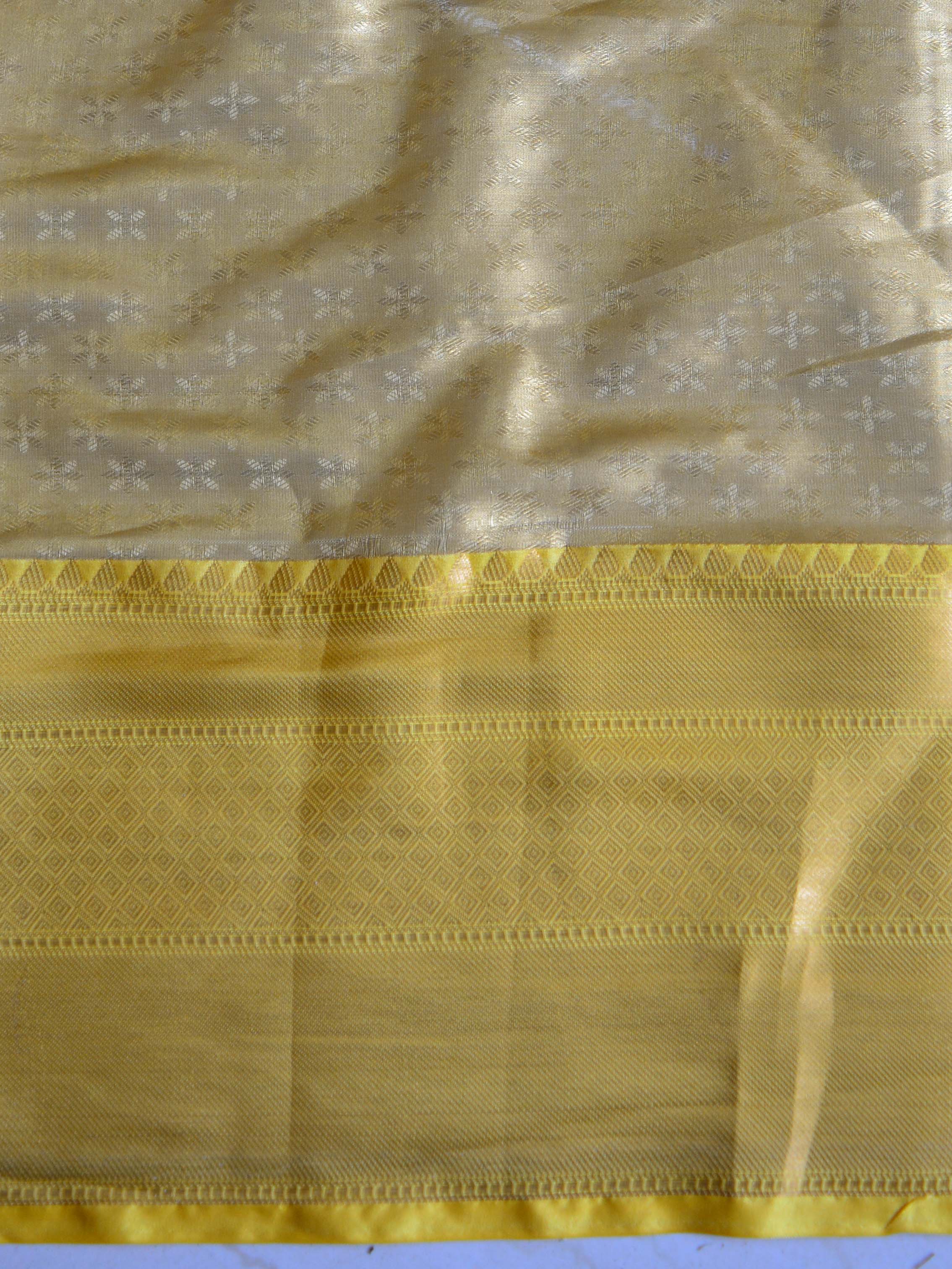 Banarasee Handwoven Semi Silk Saree With Jaal & Zari Border Design-Magenta