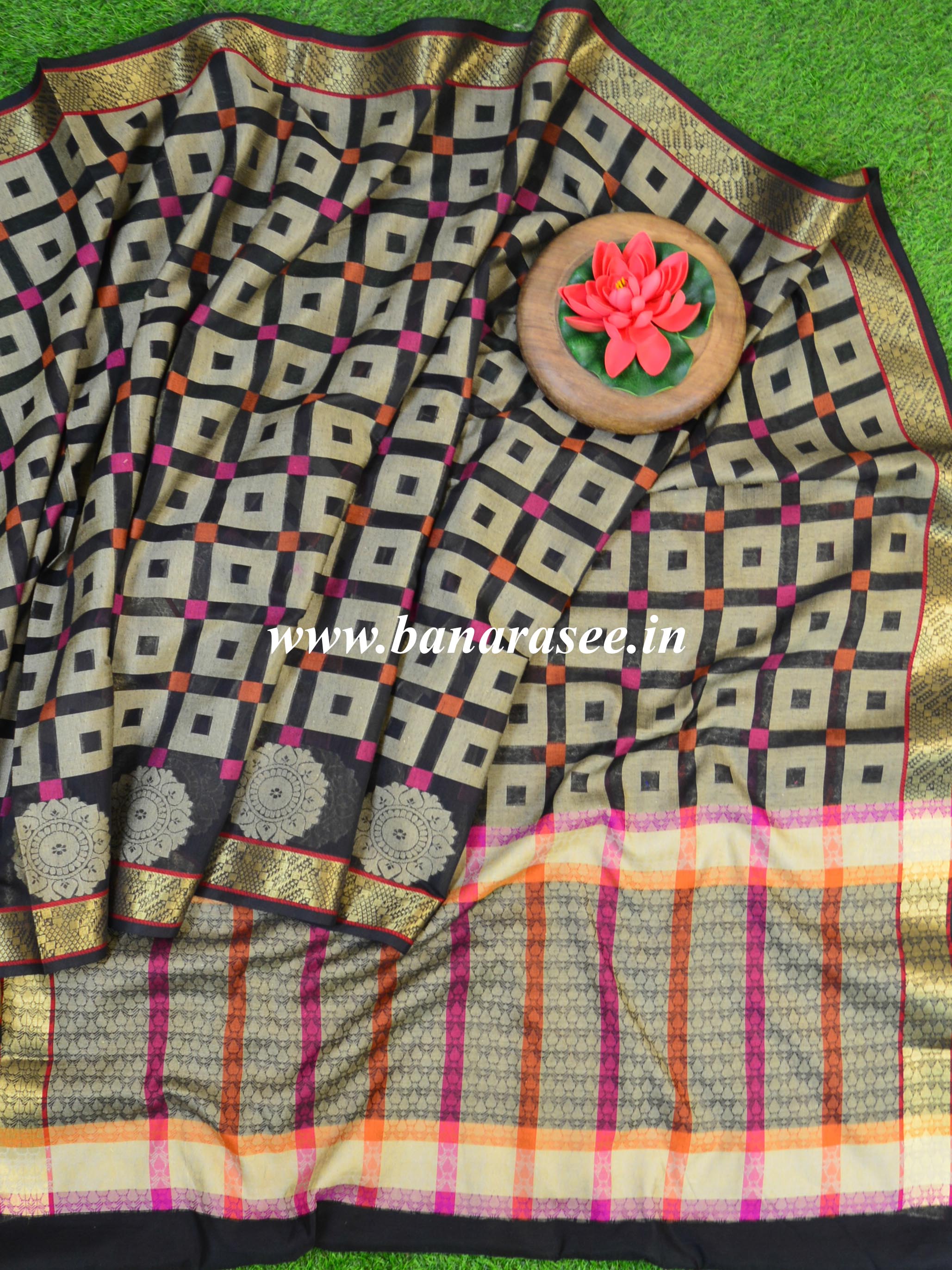 Banarasee Cotton Silk Ghichha Border Saree With Chakra Border-Black