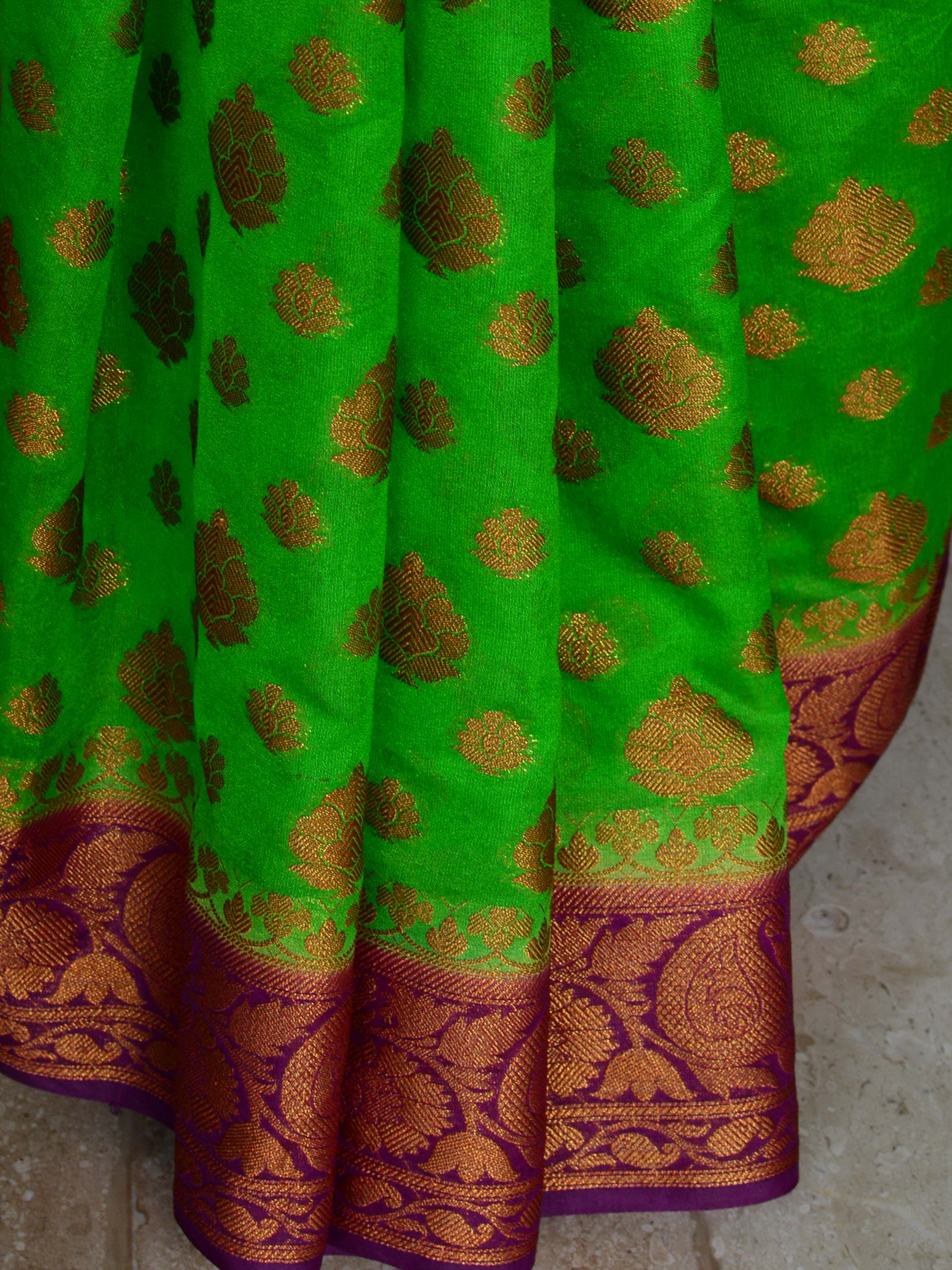 Banarasee Handwoven Semi-Chiffon Saree With Buti Design & Border-Green
