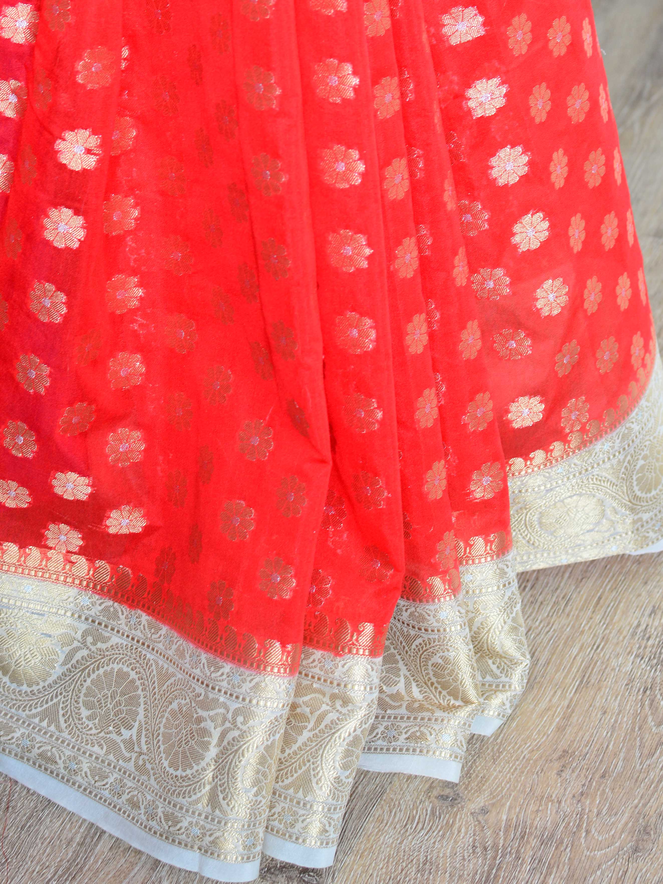 Banarasee Handwoven Semi-Chiffon Saree With Zari Buti & Contrast Border-Red & White