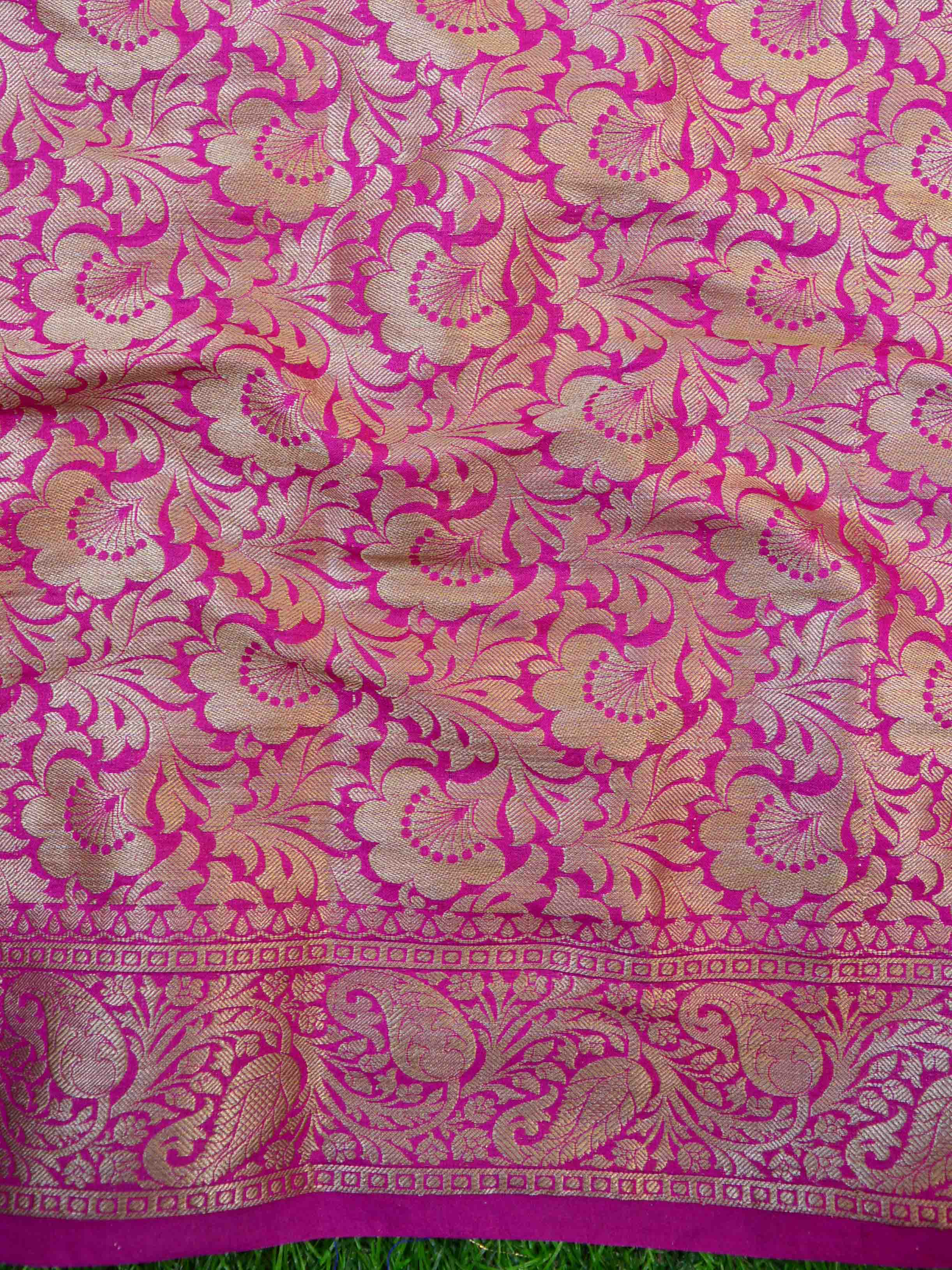 Banarasee Handwoven Semi-Chiffon Saree With Buta Design-Green With Pink