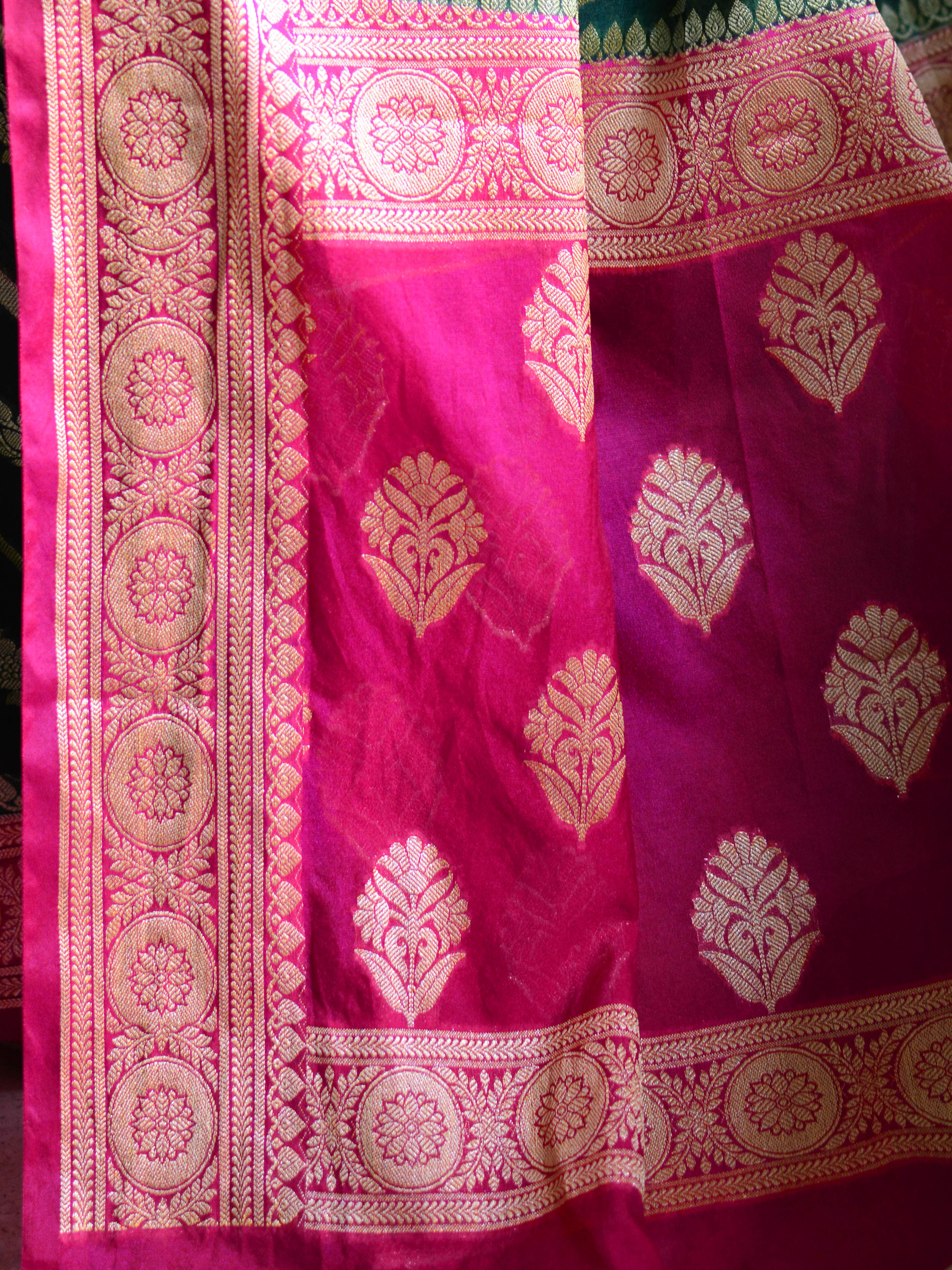 Banarasee Handwoven Semi-Chiffon Saree With Stripes Design & Border-Green & Pink