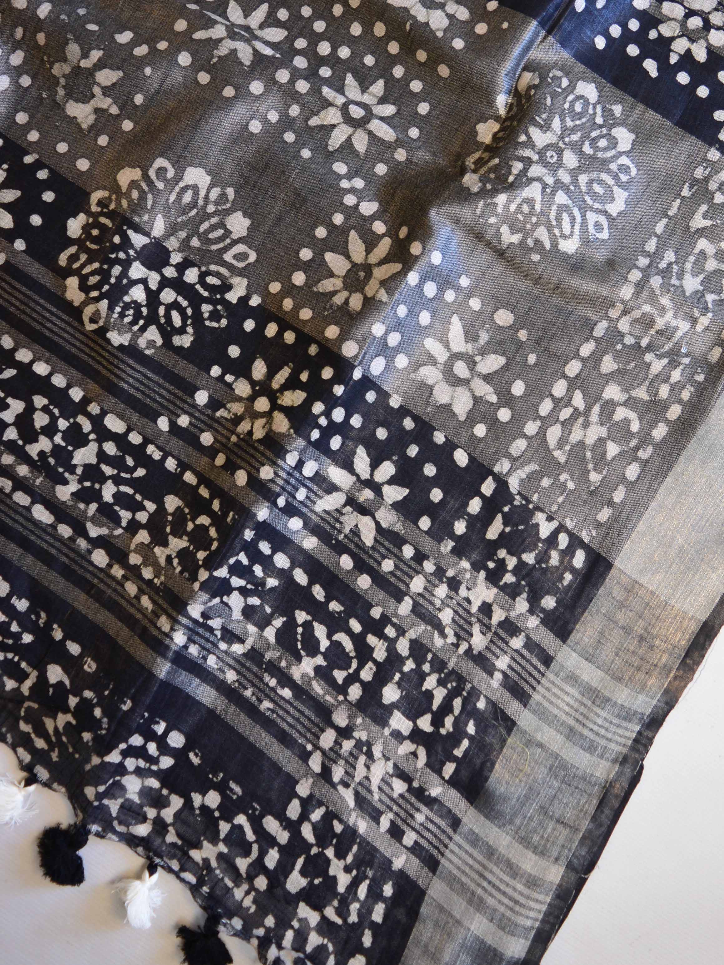 Bhagalpur Handloom Pure Linen Cotton Hand-Dyed Batik Pattern Saree-Green & Black