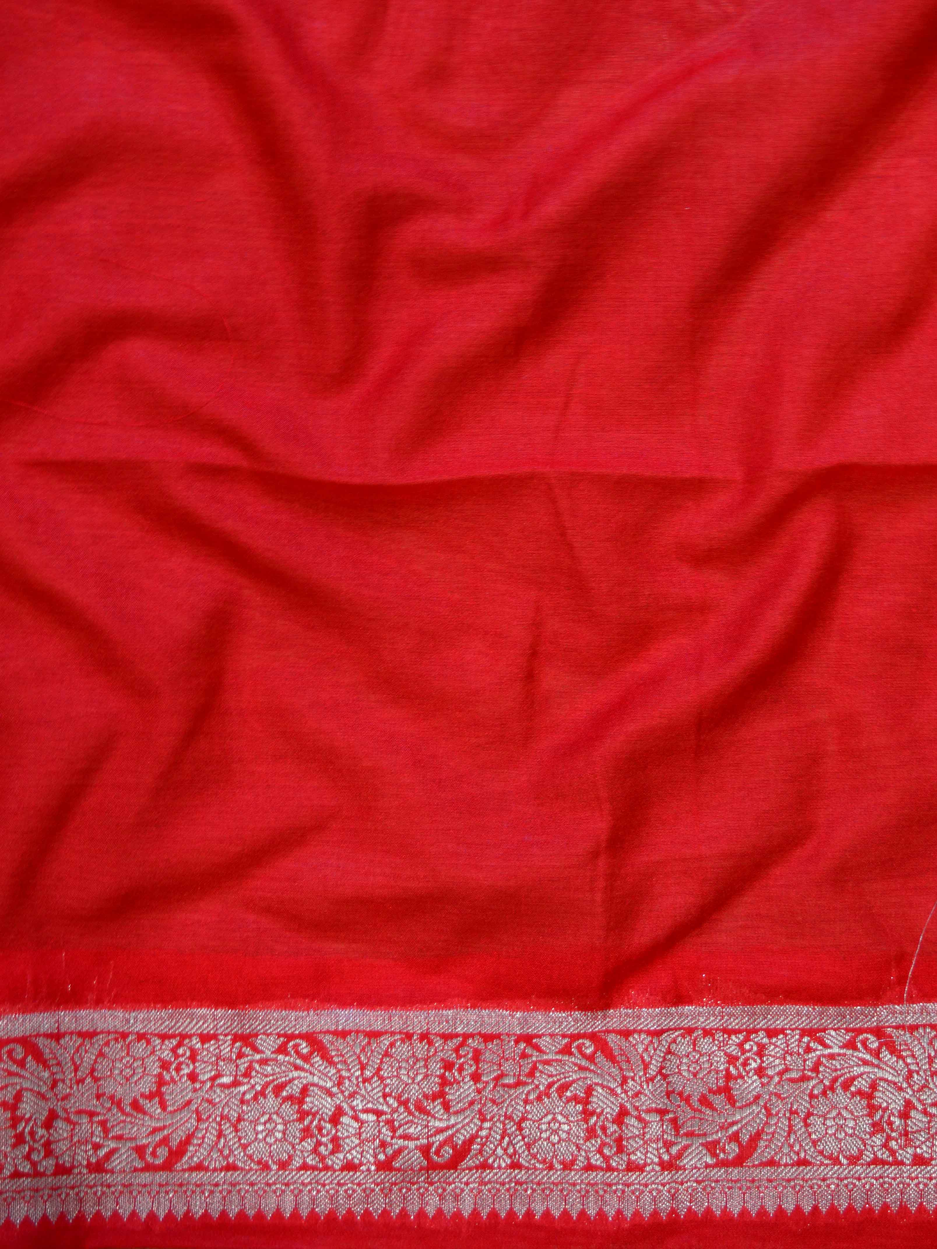 Banarasee Handwoven Semi-Chiffon Saree With Floral Zari Design-White & Red