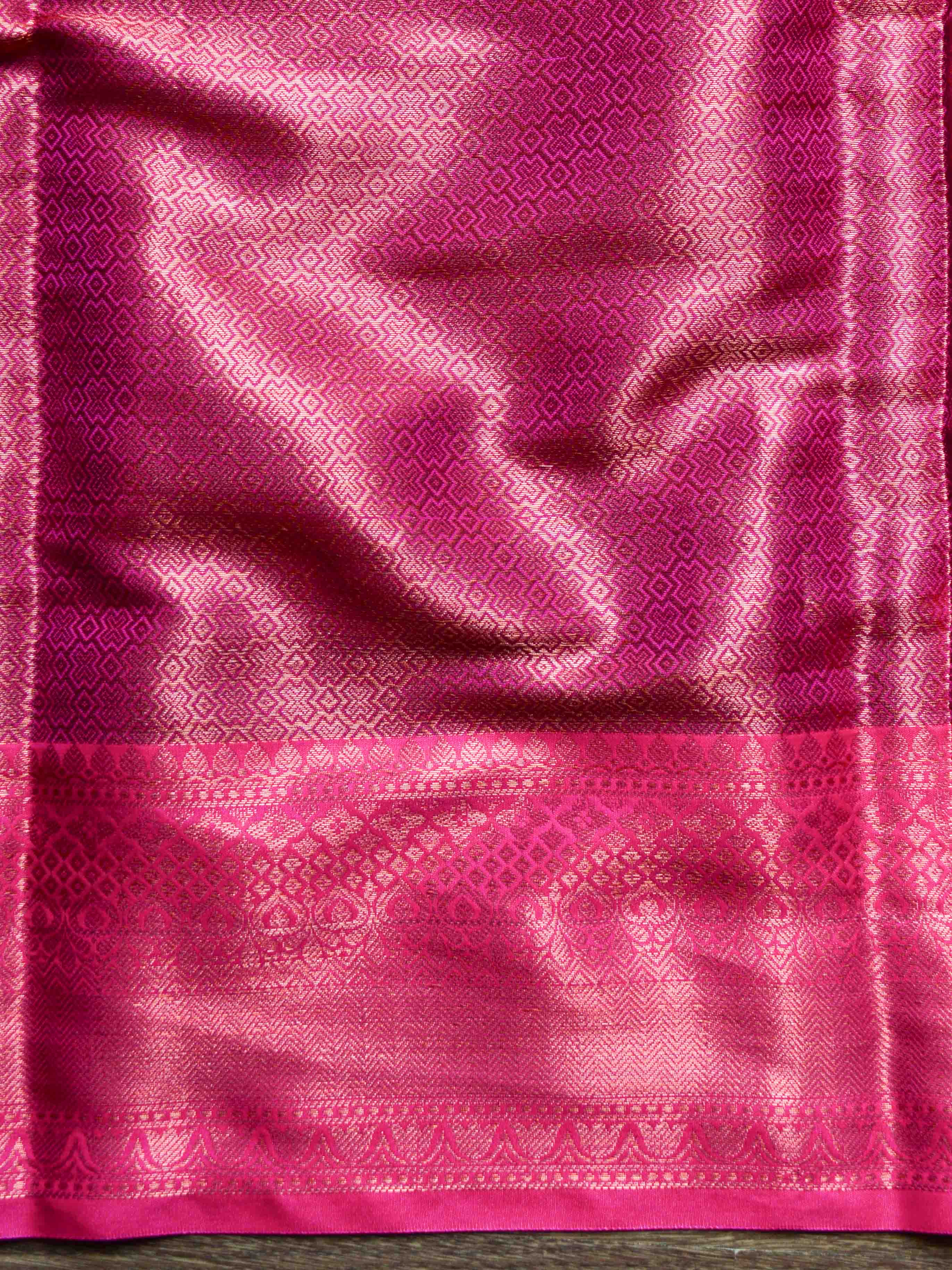 Banarasee Handwoven Semi Silk Saree With Tanchoi & Zari Border Design-Green