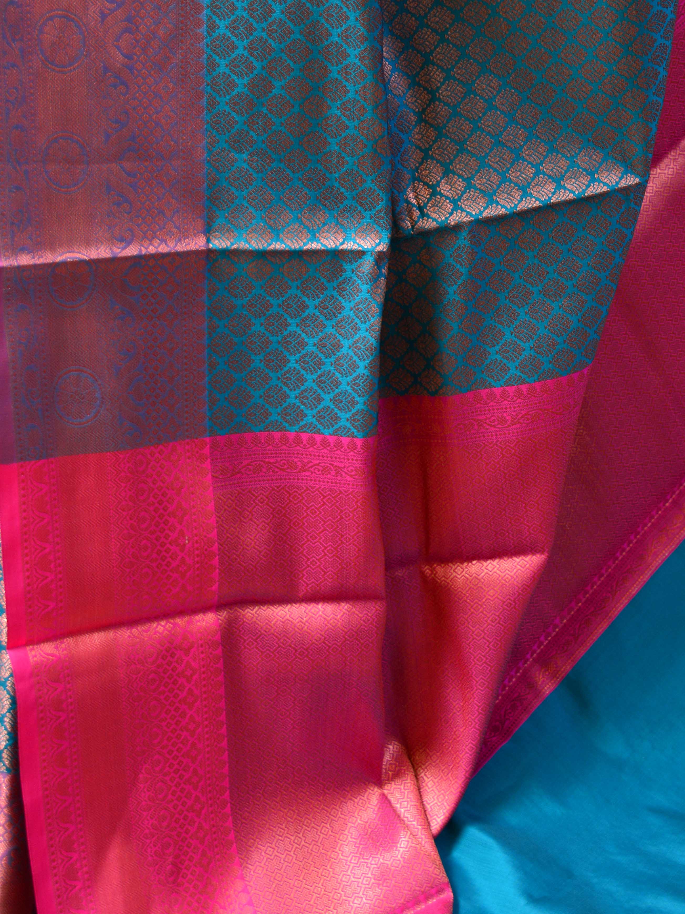 Banarasee Handwoven Semi Silk Saree With Tanchoi & Zari Border Design-Rama Green