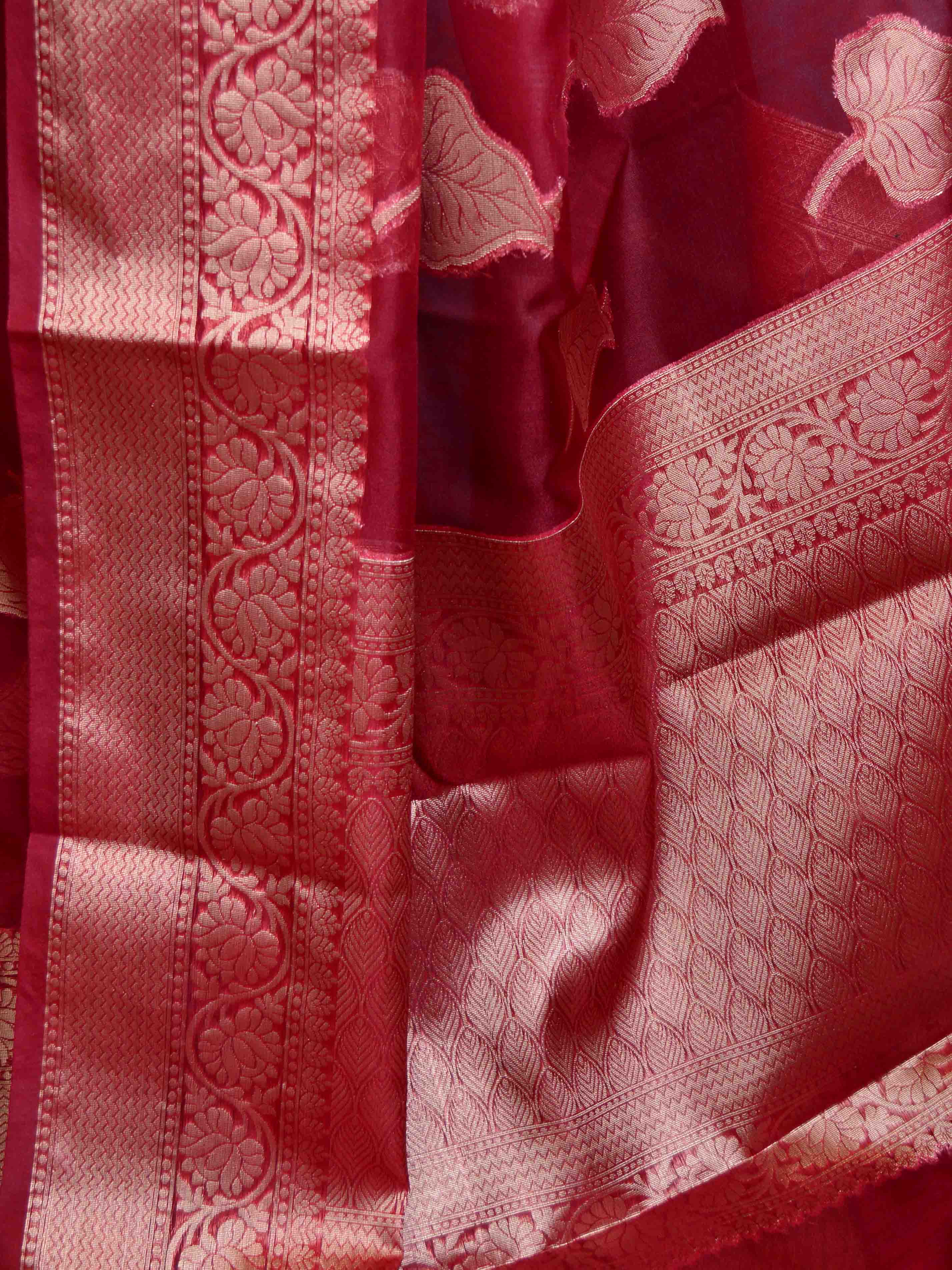 Banarasee Organza Mix Saree With Silver Zari Leaf Buta-Maroon