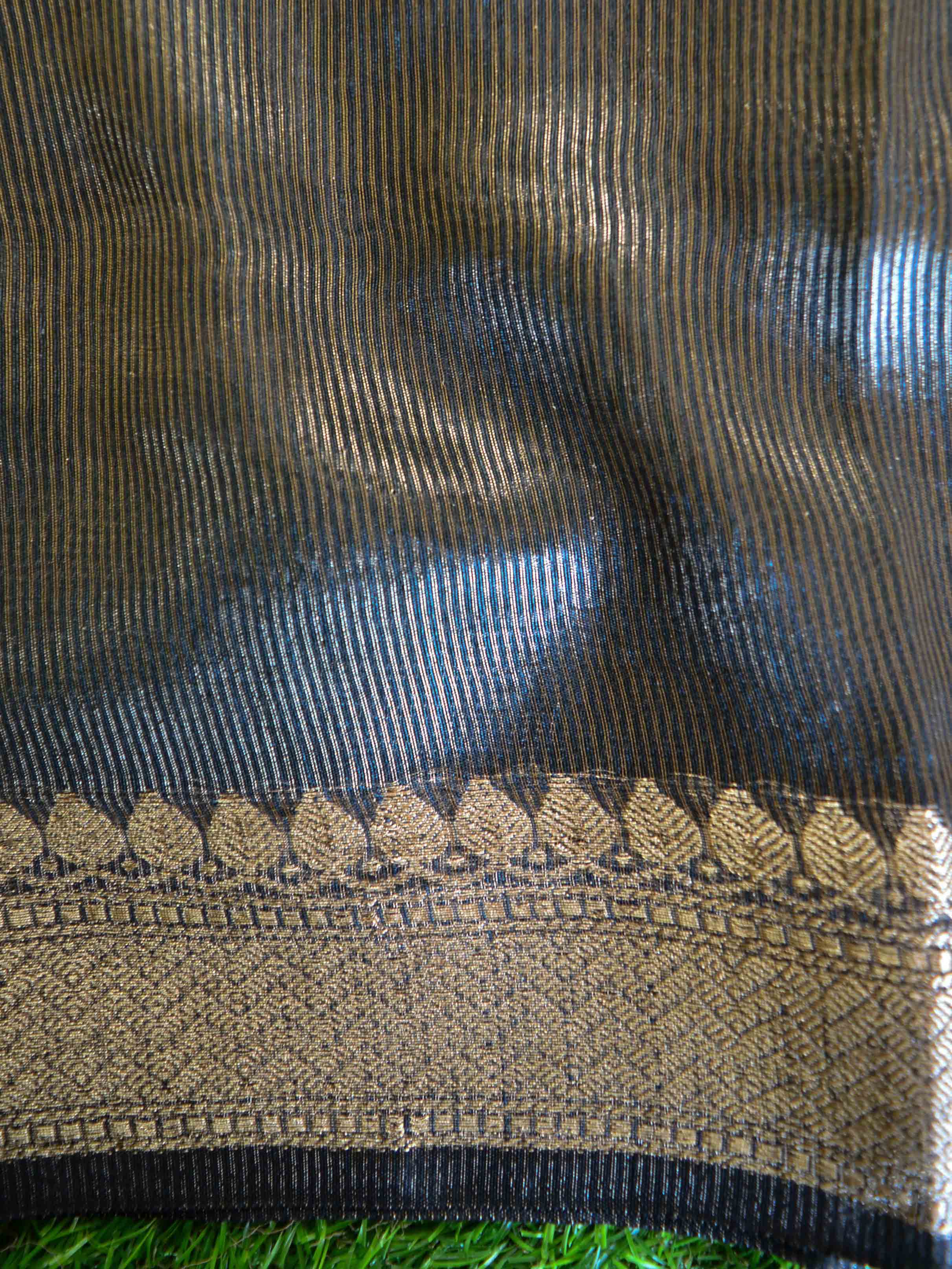 Banarasee Handloom Pure Linen Cotton Gold Zari Saree-White & Black