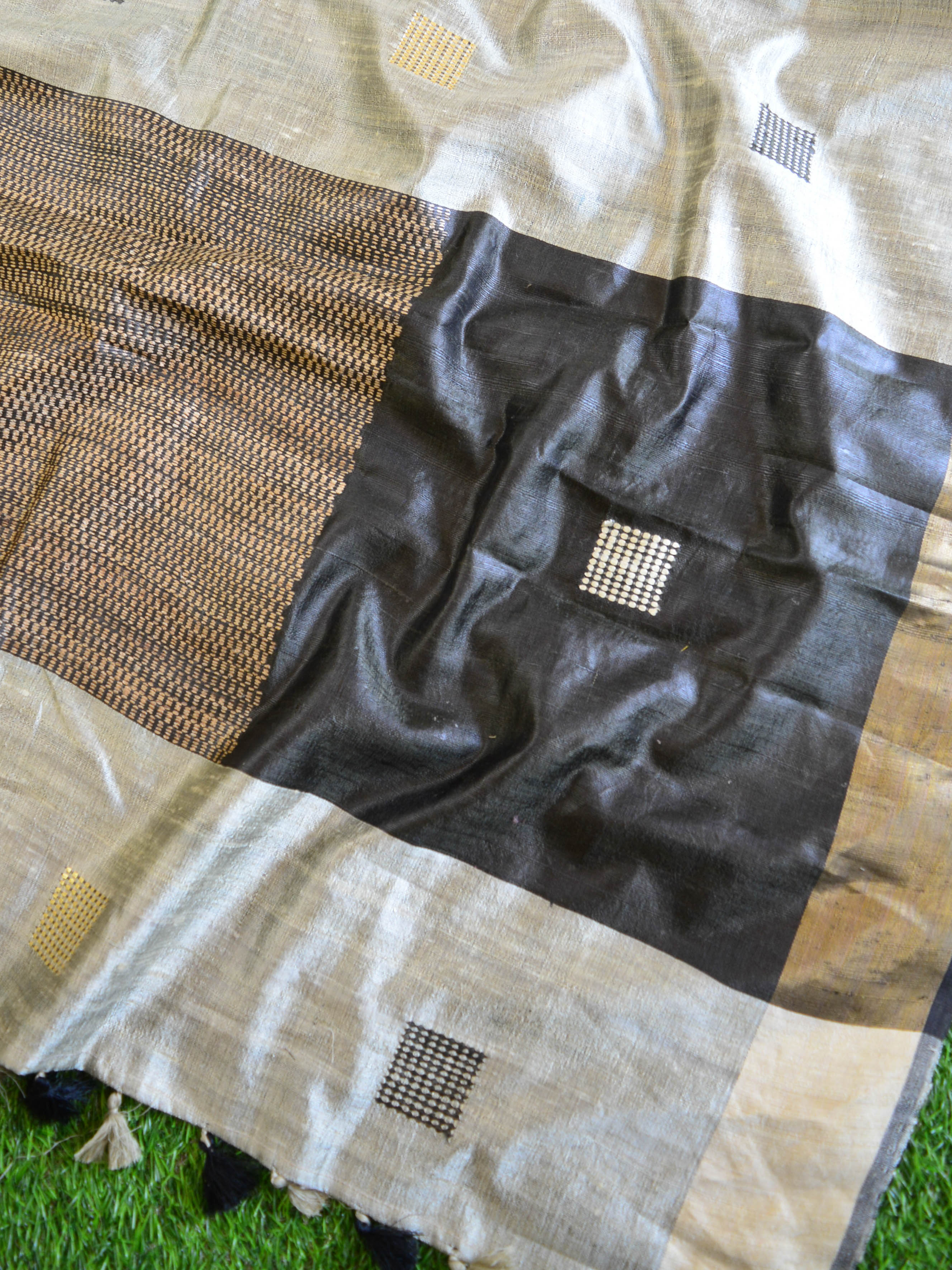 Bhagalpur Handloom Raw Silk Sari With Contrast Banarasee Blouse-Grey & Black