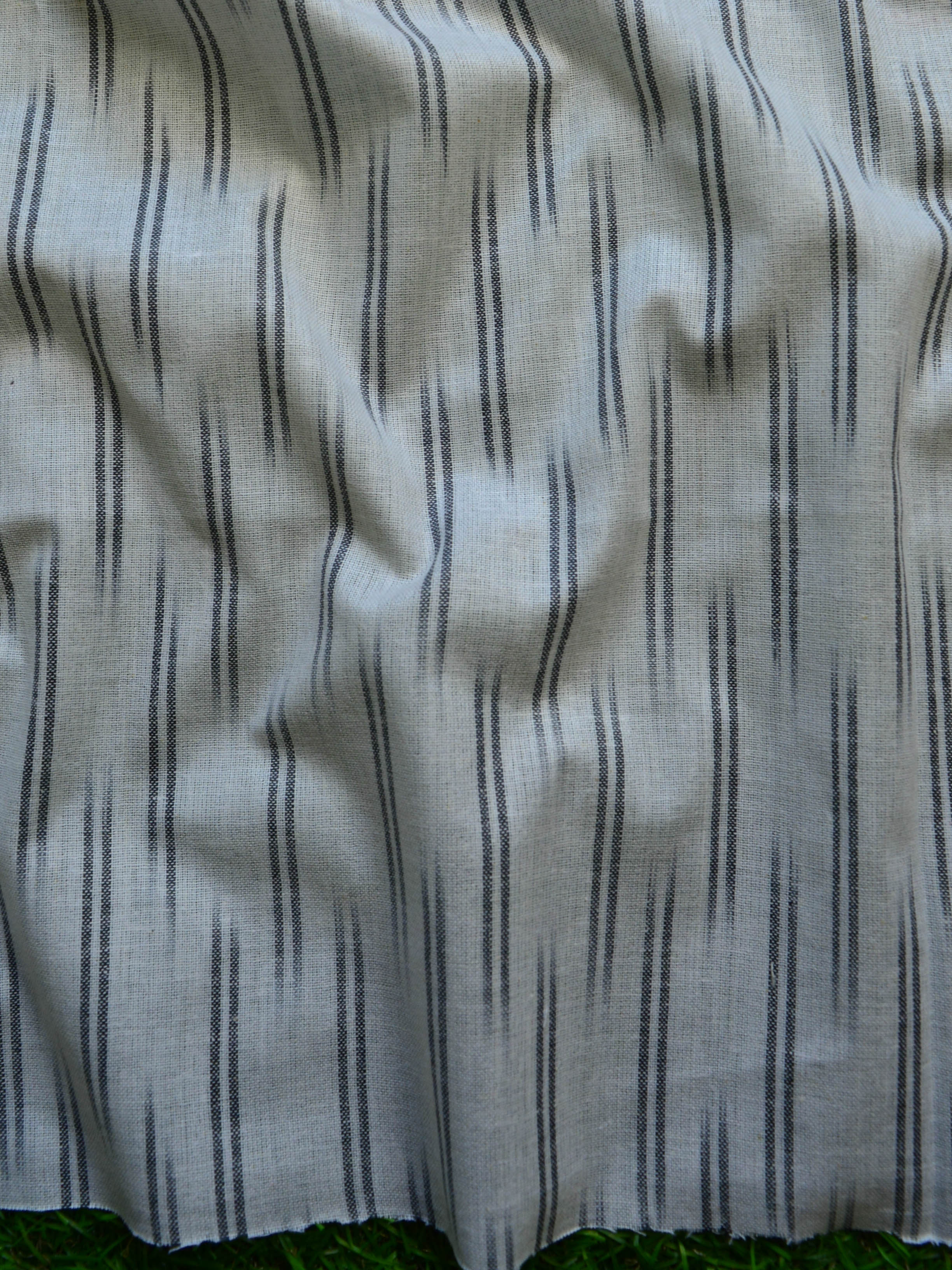 Bhagalpur Handloom Pure Linen Cotton Hand-Dyed Shibori Pattern Saree & Ikkat Blouse-Magenta