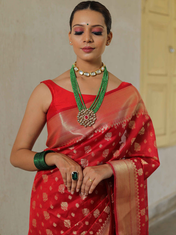 Red saree with green on sale necklace