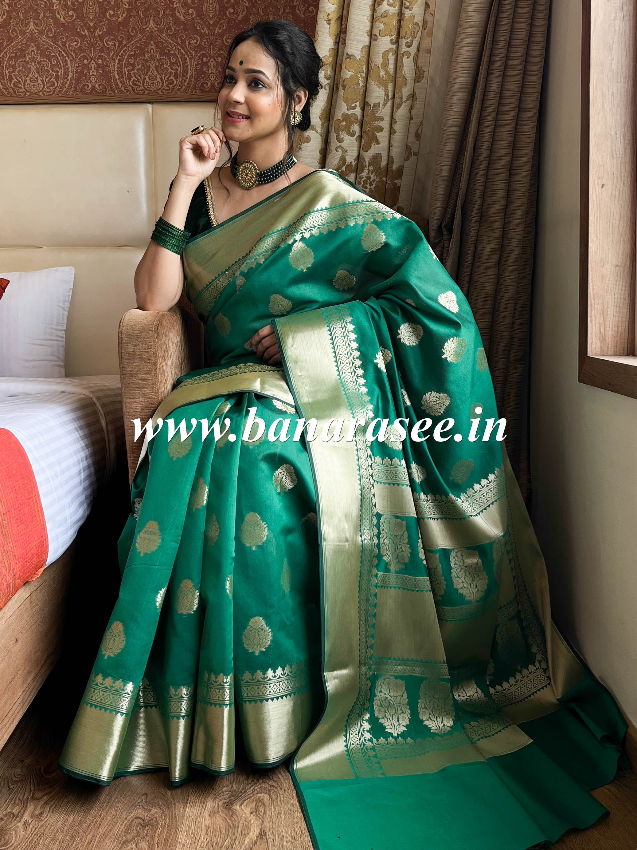 Banarasee Handwoven Semi Silk Saree With Zari Buti & Border-Green