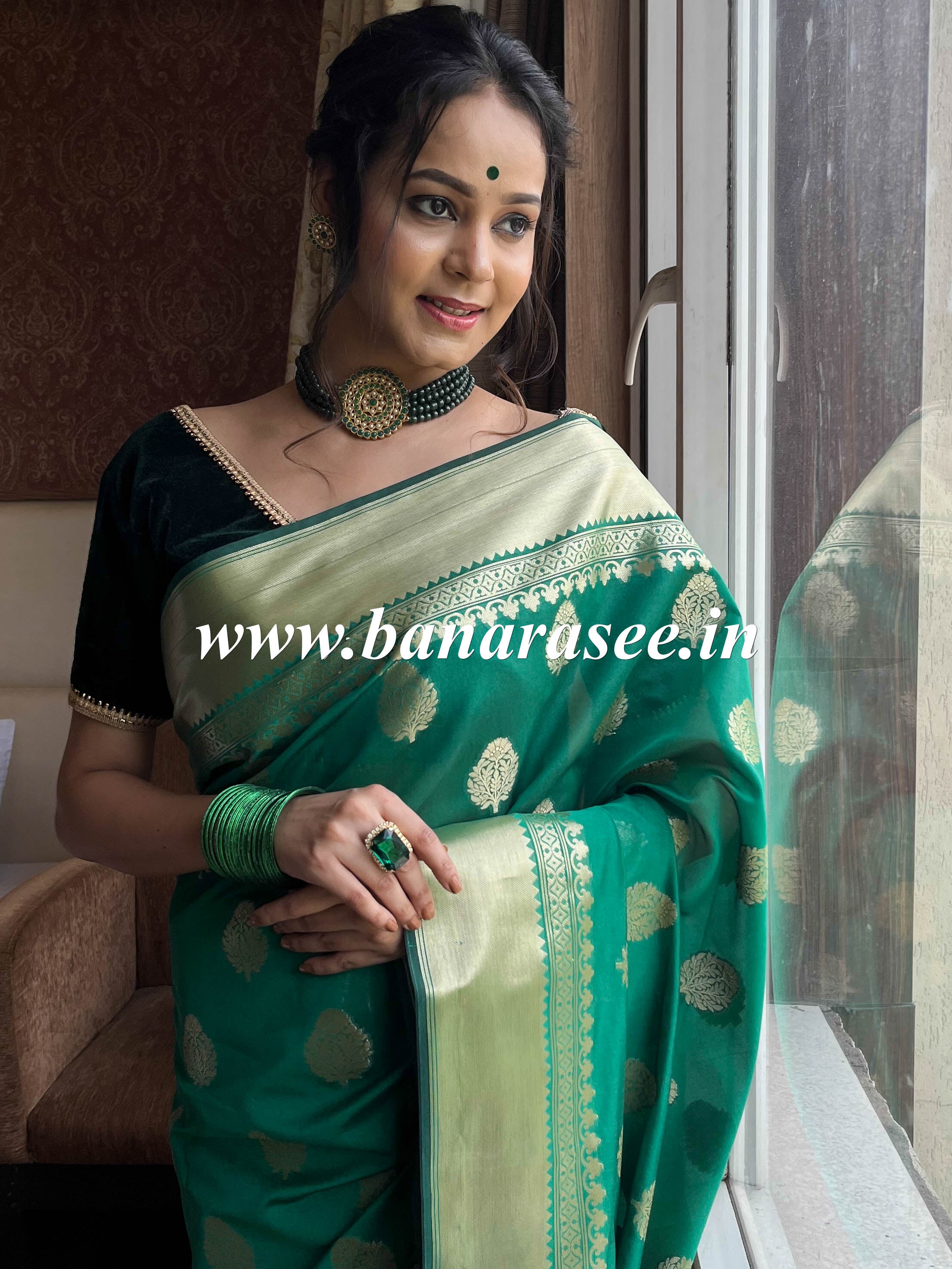 Banarasee Handwoven Semi Silk Saree With Zari Buti & Border-Green