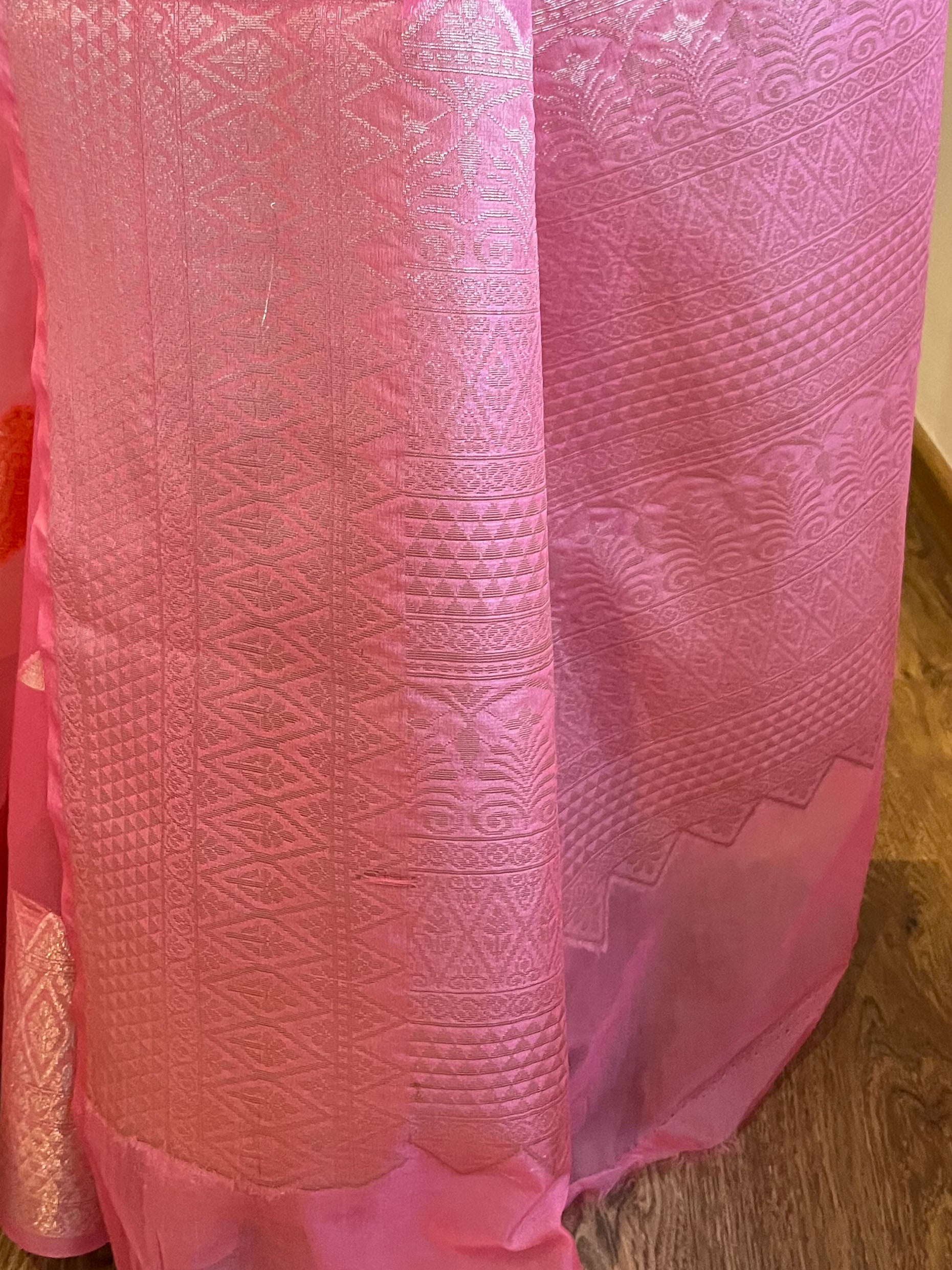 Banarasee Handwoven Semi-Chiffon Saree With Leaf Buta Design & Floral Border-Pink