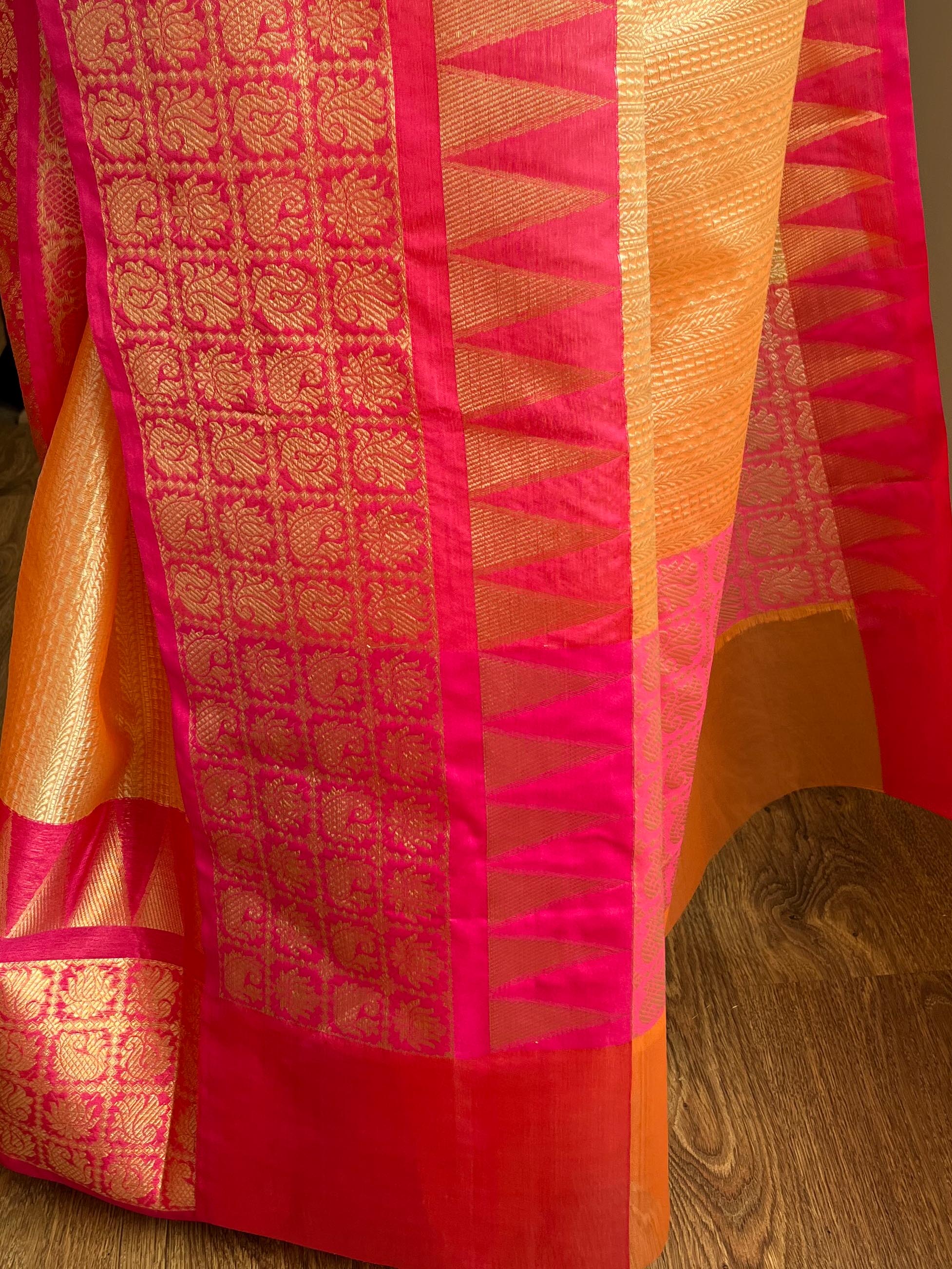 Banarasee Kora Muslin Saree With Buta Design & Temple Border-Peach