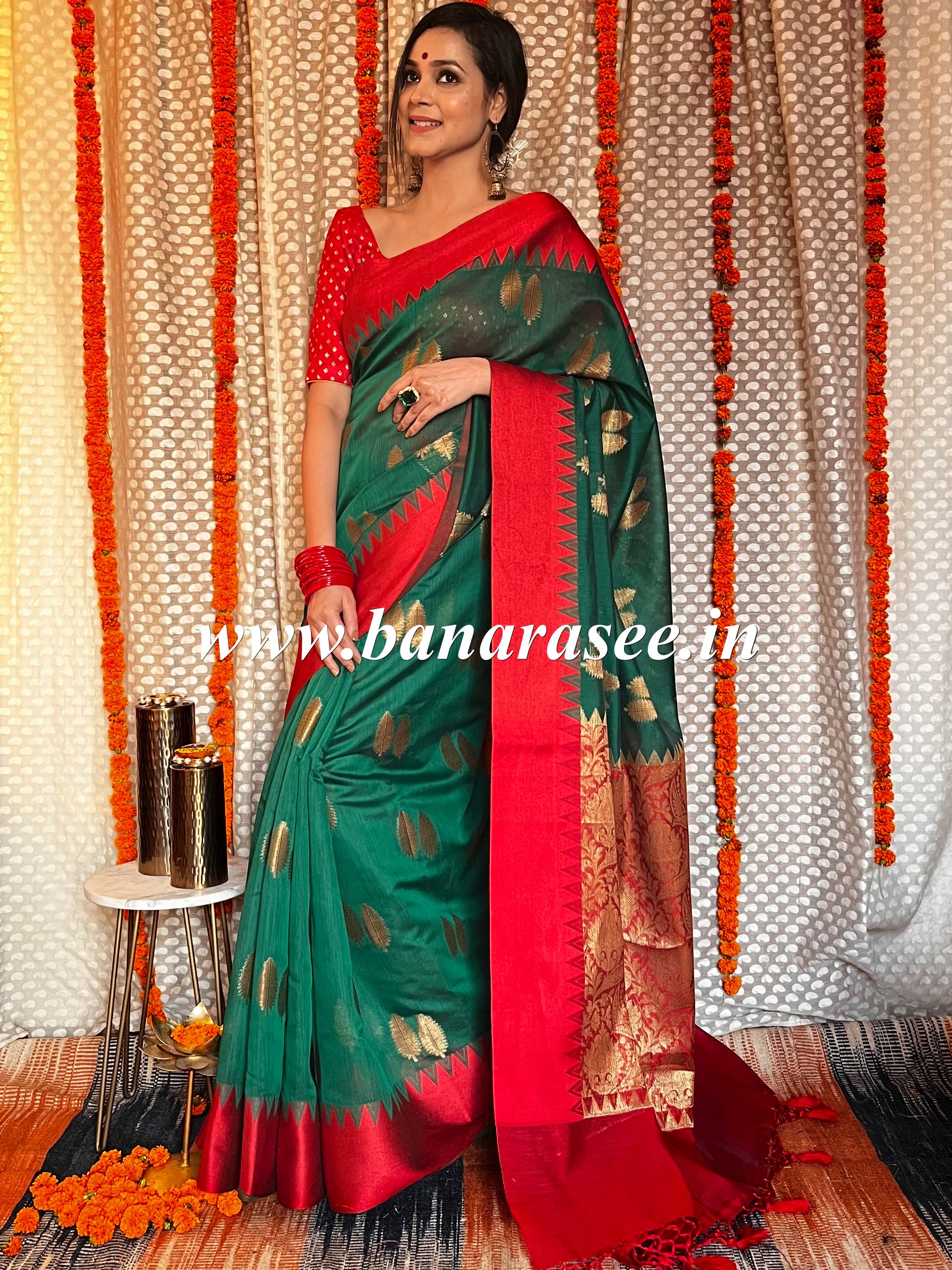 Banarasee Handwoven Cotton Silk Leaf Buta Saree With Red Satin Border-Green