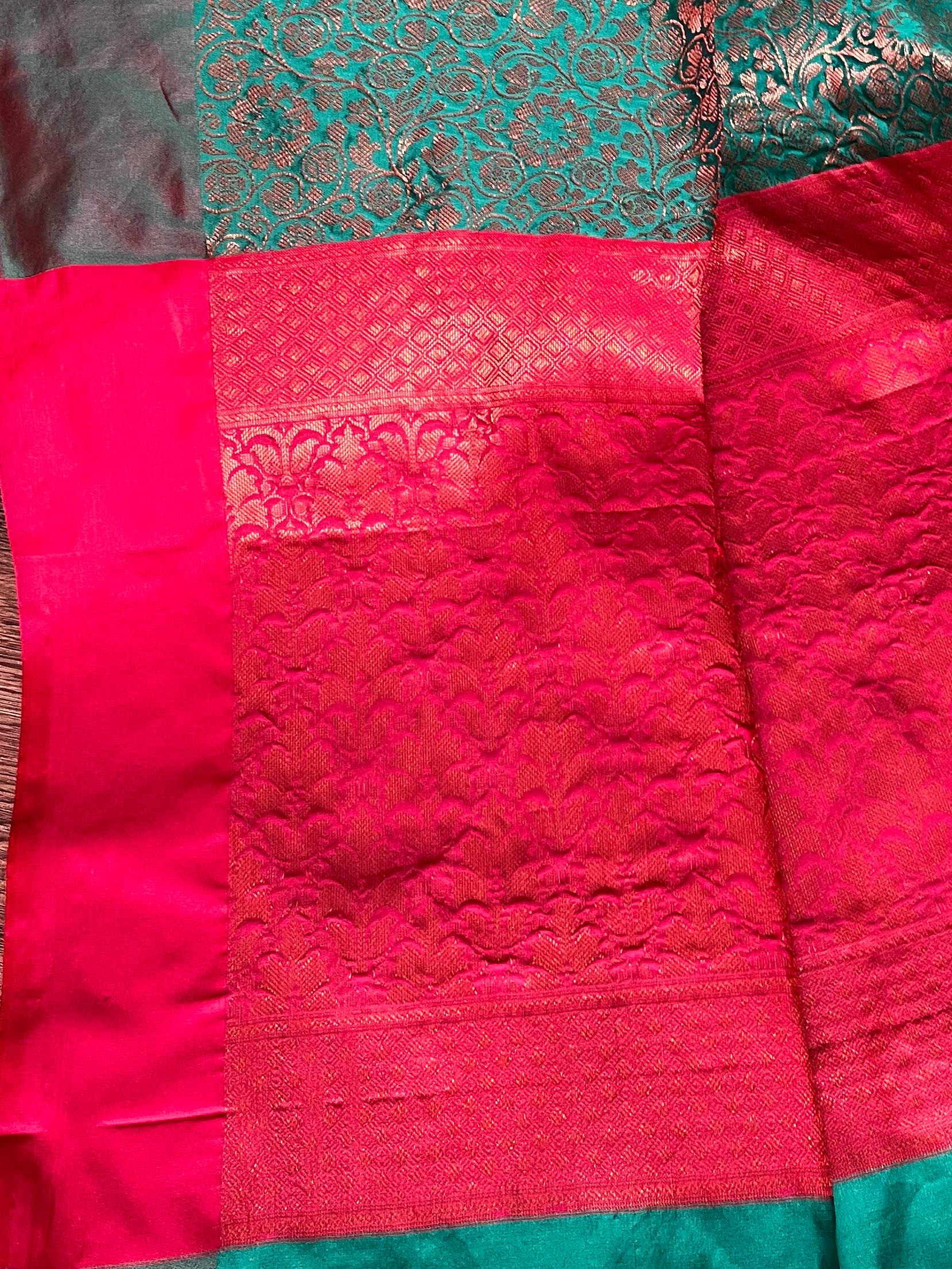 Banarasee Handwoven Semi Silk Saree With Copper Zari Jaal Design & Plain Border Design-Green & Red