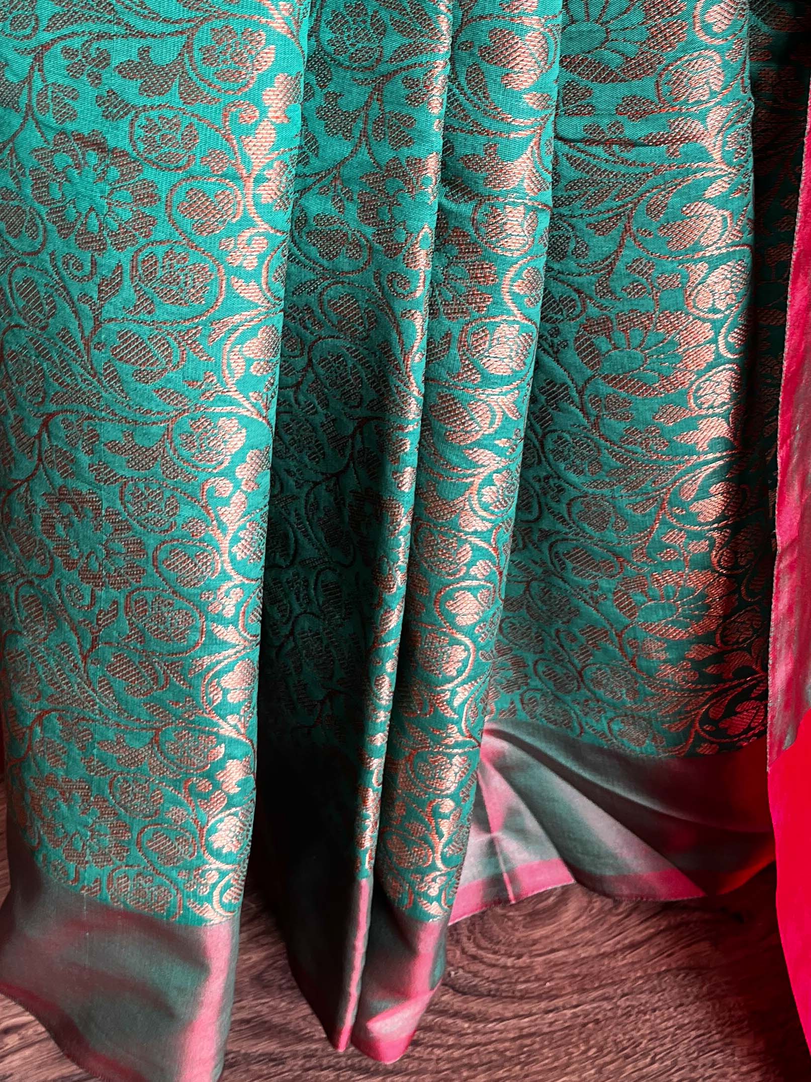 Banarasee Handwoven Semi Silk Saree With Copper Zari Jaal Design & Plain Border Design-Green & Red