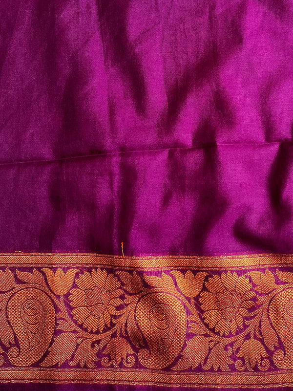 Banarasee Handwoven Semi-Chiffon Saree With Buti Design & Border-Green