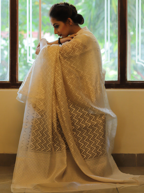 Banarasee Cotton Jamdani Saree With Resham Zig-Zag Design-Beige