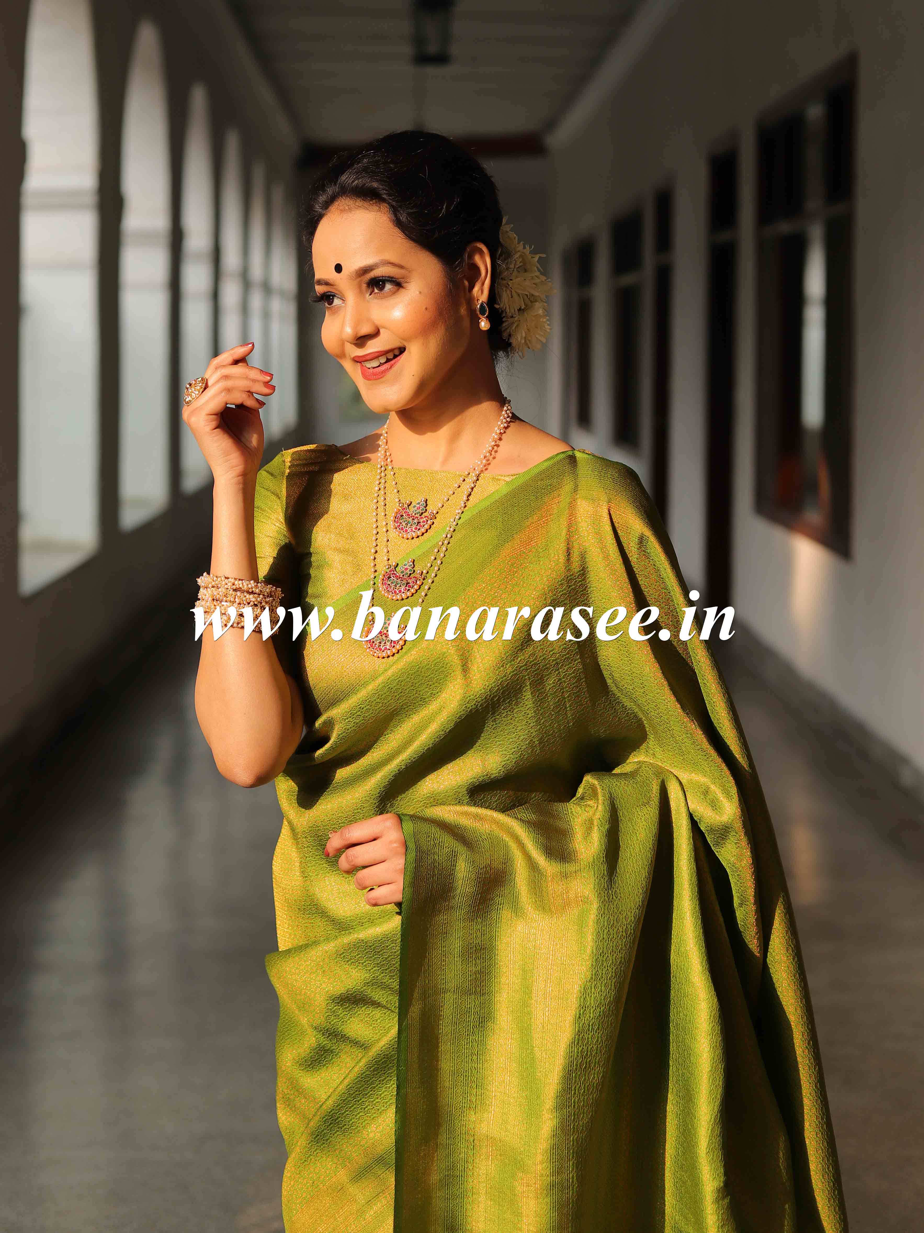 Banarasee Kubera Pattu Soft Silk Saree With Copper Zari Work-Green