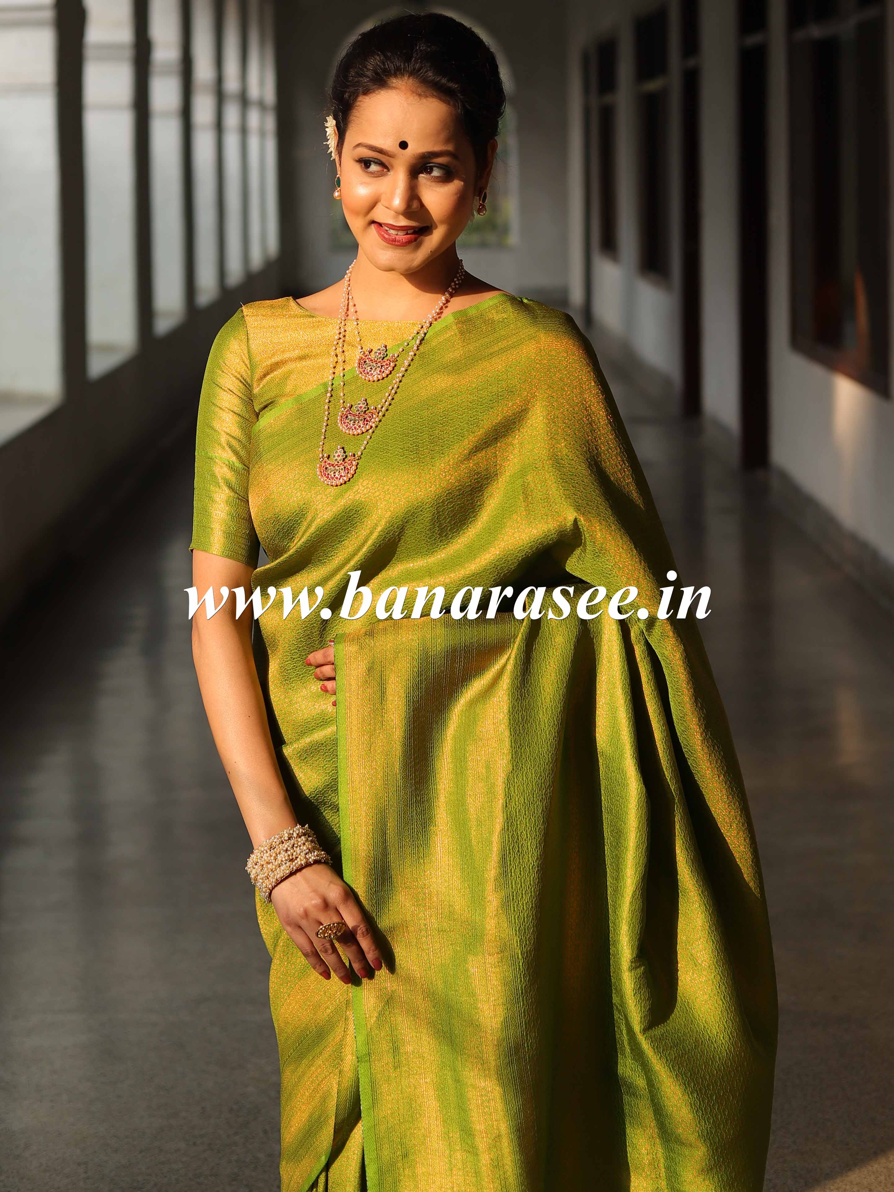 Banarasee Kubera Pattu Soft Silk Saree With Copper Zari Work-Green