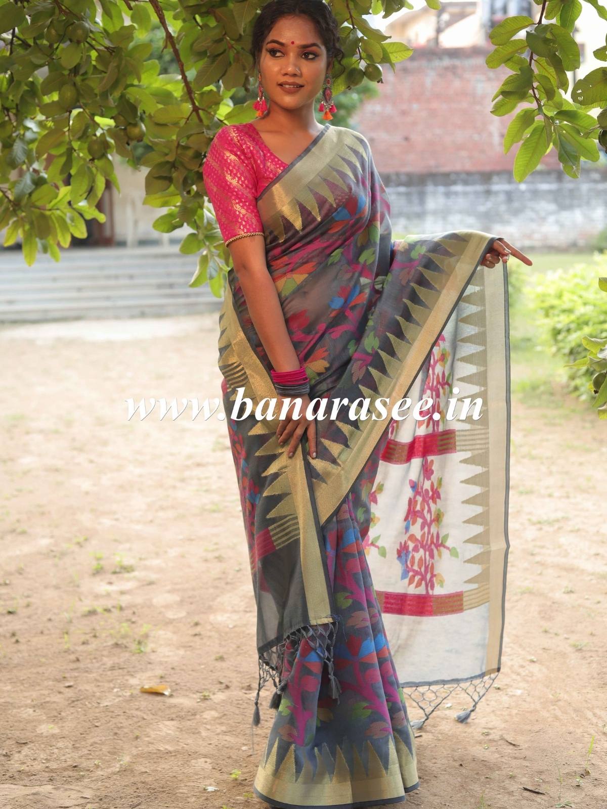 Banarasee Handwoven Silk Cotton Jamdani Saree With Resham & Zari Design-Grey