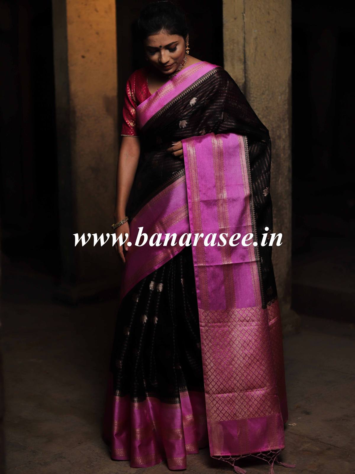 Banarasee Handwoven Soft Semi Silk Saree With Contrast Border Design-Black & Pink